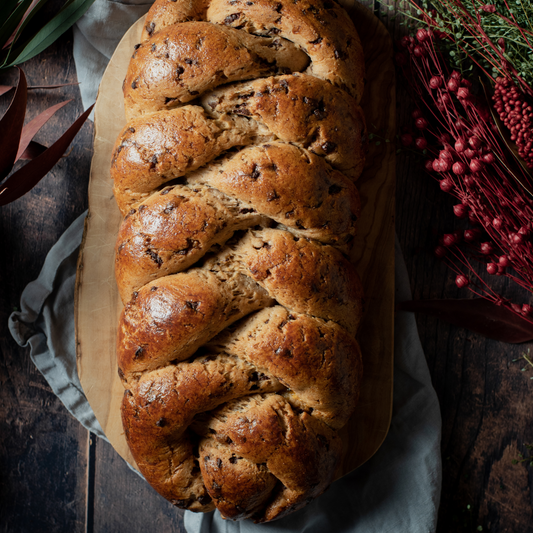 Veganer Hefezopf mit Schokostückchen