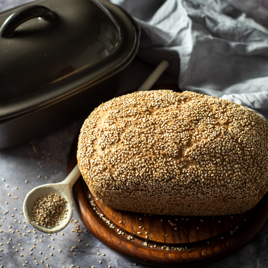 Glutenfreies Sesam Tontopf Brot