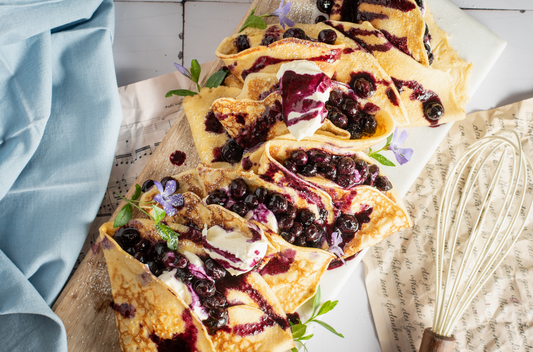 glutenfreie Crêpes mit Blaubeeren und Quarkfüllung