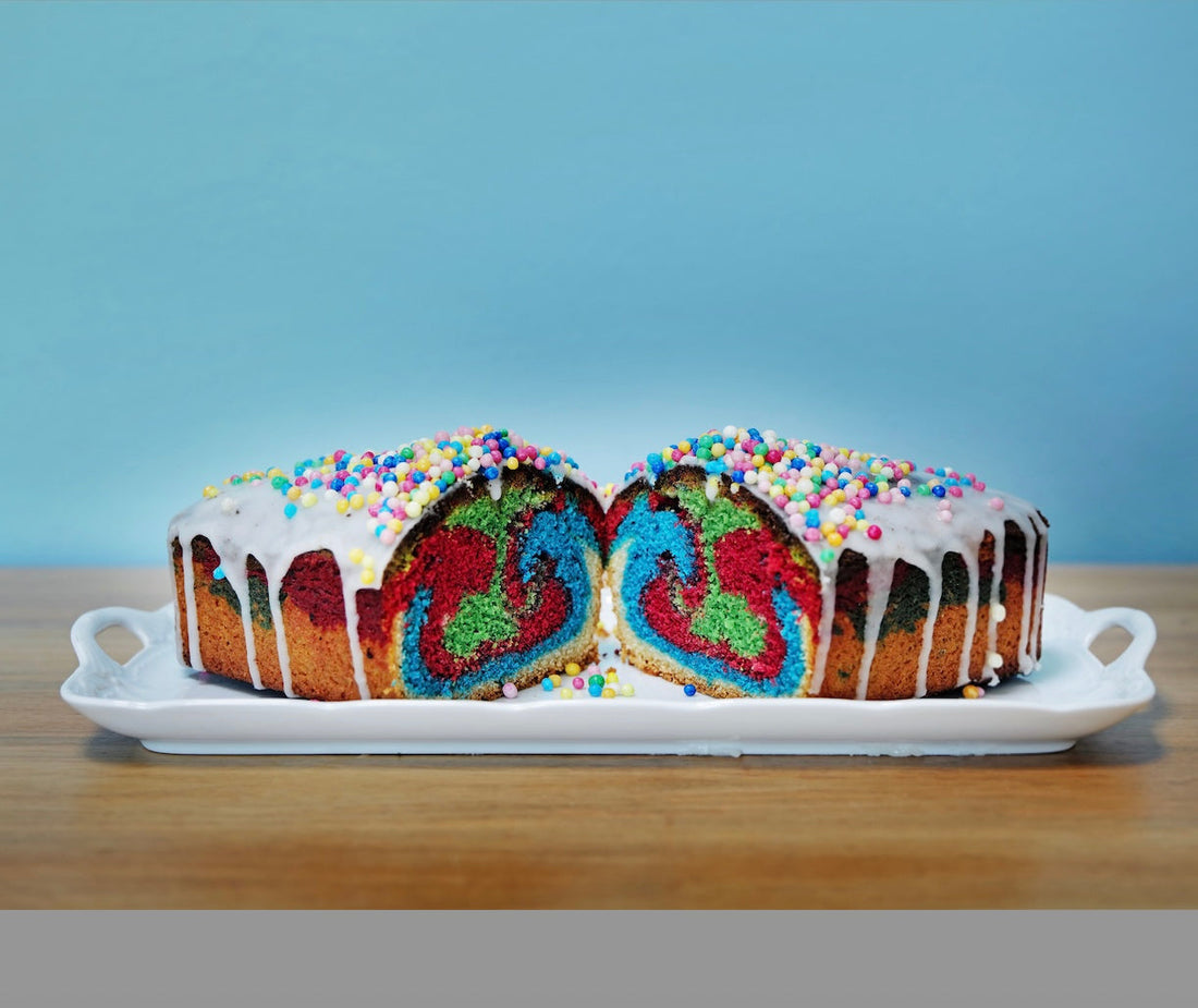 Bunter glutenfreier Papageienkuchen